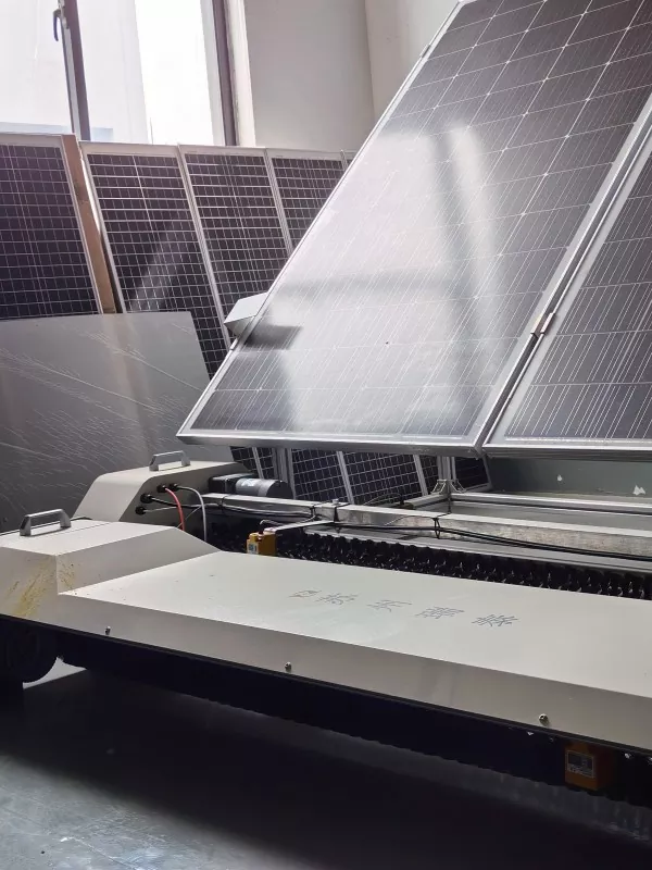 Intelligent Photovoltaic Cleaning Robot